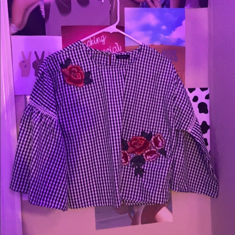 Cute blouse/crop top!
